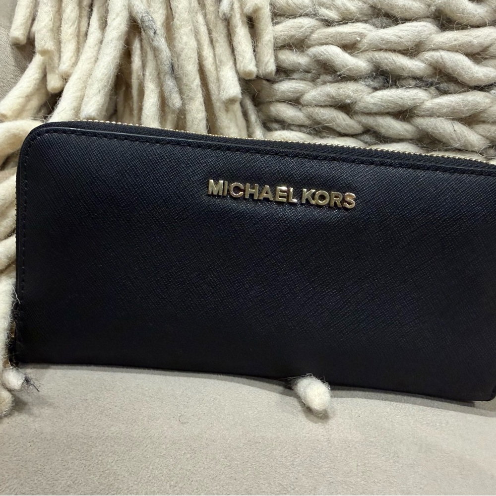 Michael Kors Jet Set Black Zip-Around Wallet